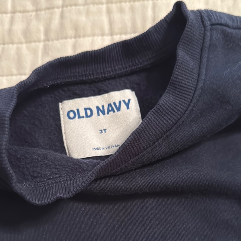 Sweatshirt - Picture 2 of 3